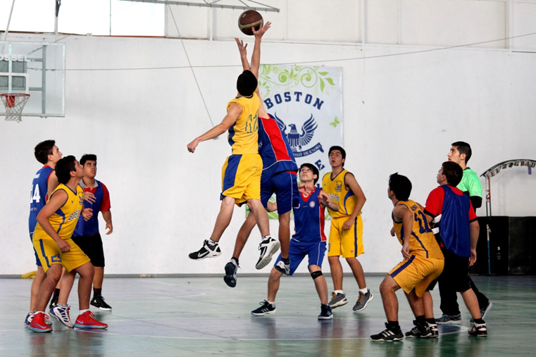 Amistoso Básquetbol en Boston College Huechuraba